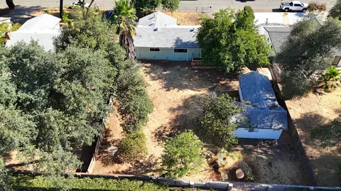 View/Area - 952 Camino Ct, Redding, CA 96002 photo 4 of 5