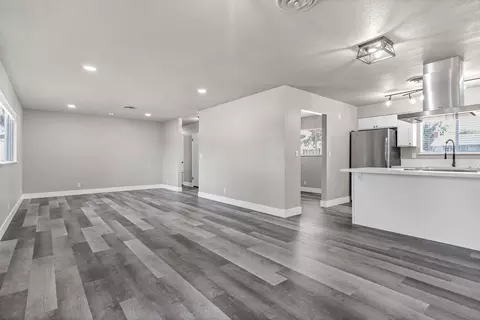 Living - 952 Camino Ct, Redding, CA 96002 photo 3 of 4