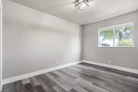 Bedroom - 952 Camino Ct, Redding, CA 96002 photo 5 of 8