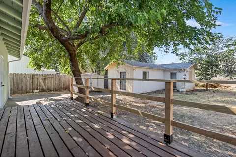 Exterior - 952 Camino Ct, Redding, CA 96002 photo 2 of 6