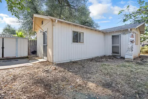 Exterior - 952 Camino Ct, Redding, CA 96002 photo 4 of 6