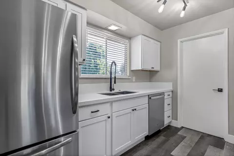 Kitchen - 952 Camino Ct, Redding, CA 96002 photo 6 of 6