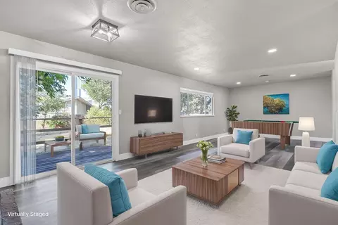 Living - 952 Camino Ct, Redding, CA 96002 photo 1 of 4