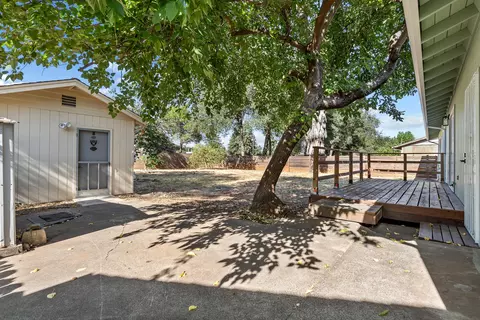 Exterior - 952 Camino Ct, Redding, CA 96002 photo 3 of 6
