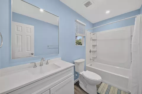 Bath - 625 Orchard Estates Dr, Redding, CA 96001 photo 1 of 1