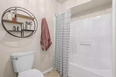 Bath - 1987 Charade Way, Redding, CA 96003 photo 5 of 6