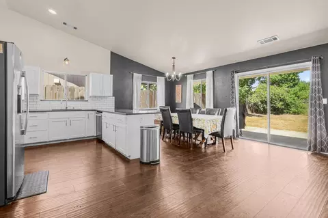 Kitchen - 1987 Charade Way, Redding, CA 96003 photo 1 of 3