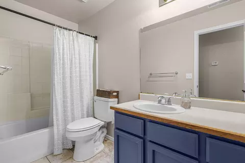 Bath - 1987 Charade Way, Redding, CA 96003 photo 1 of 6