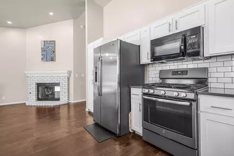 Kitchen - 1987 Charade Way, Redding, CA 96003 photo 3 of 3