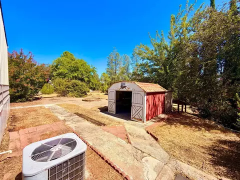 Exterior - 4524 Eagle Nest Rd, Redding, CA 96003 photo 4 of 5
