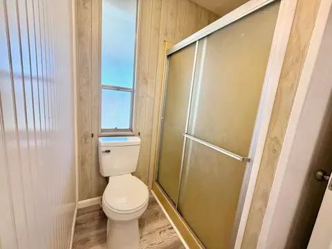 Bath - 4524 Eagle Nest Rd, Redding, CA 96003 photo 3 of 3