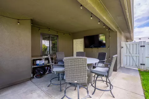 Exterior - 985 River Bend Rd, Redding, CA 96003 photo 8 of 21