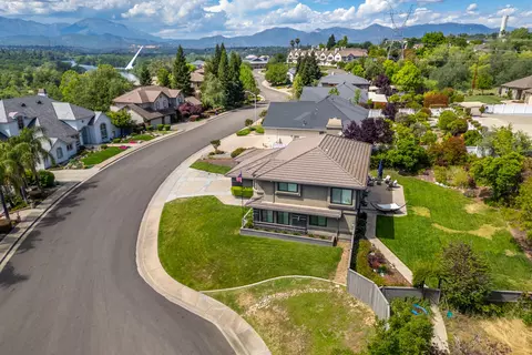 View/Area - 985 River Bend Rd, Redding, CA 96003 photo 9 of 12