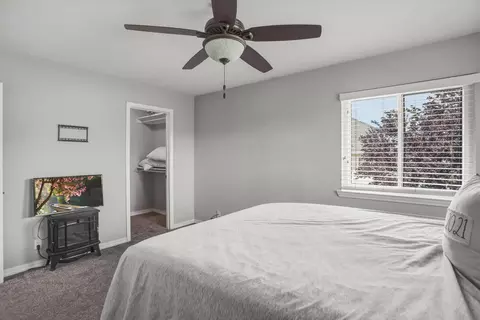 Bedroom - 985 River Bend Rd, Redding, CA 96003 photo 5 of 5