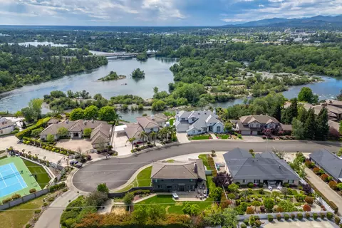 View/Area - 985 River Bend Rd, Redding, CA 96003 photo 5 of 12
