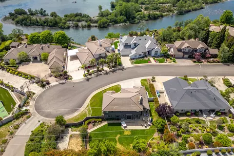 View/Area - 985 River Bend Rd, Redding, CA 96003 photo 8 of 12
