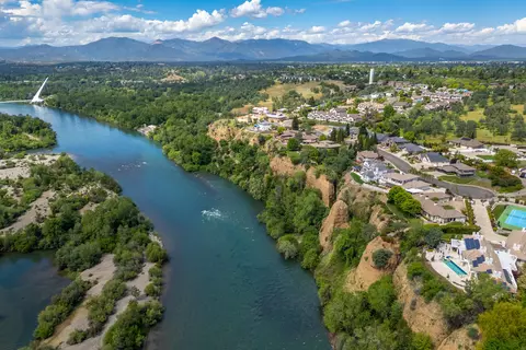 View/Area - 985 River Bend Rd, Redding, CA 96003 photo 1 of 12