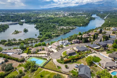 View/Area - 985 River Bend Rd, Redding, CA 96003 photo 6 of 12