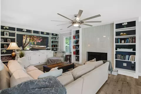 Living - 985 River Bend Rd, Redding, CA 96003 photo 5 of 5