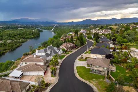 View/Area - 985 River Bend Rd, Redding, CA 96003 photo 11 of 12