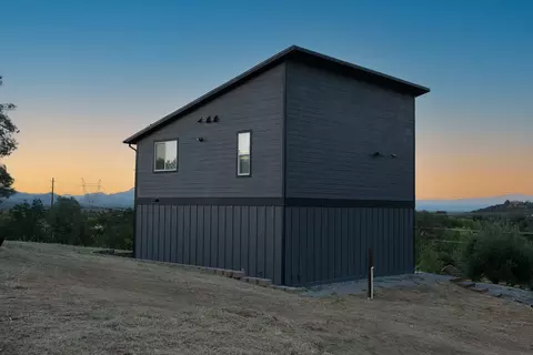 Exterior - 9854 Record Range Rd, Redding, CA 96001 photo 4 of 5