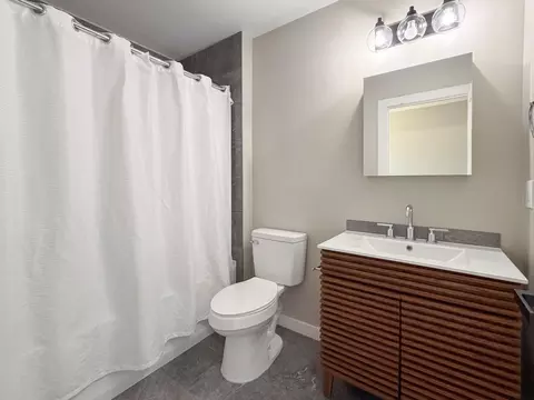 Bath - 9854 Record Range Rd, Redding, CA 96001 photo 1 of 1