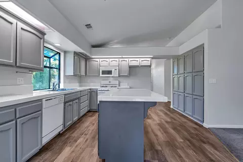 Kitchen - 597 Martinique Cir, Redding, CA 96003 photo 8 of 8
