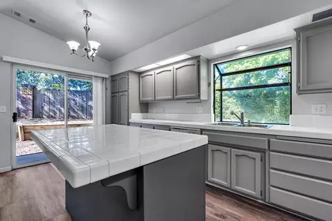 Kitchen - 597 Martinique Cir, Redding, CA 96003 photo 2 of 8
