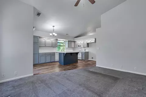 Living - 597 Martinique Cir, Redding, CA 96003 photo 11 of 11