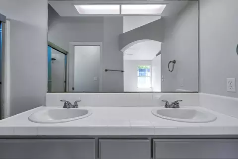 Bath - 597 Martinique Cir, Redding, CA 96003 photo 6 of 7