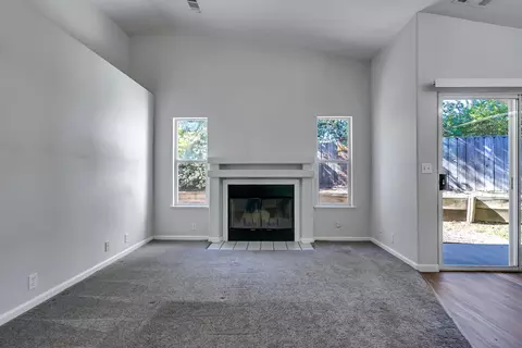 Living - 597 Martinique Cir, Redding, CA 96003 photo 9 of 11