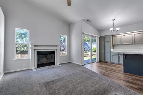 Living - 597 Martinique Cir, Redding, CA 96003 photo 10 of 11