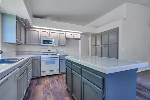 Kitchen - 597 Martinique Cir, Redding, CA 96003 photo 6 of 8