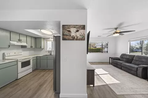 Entry Way - 1254 Beltline Rd, Redding, CA 96003 photo 1 of 1