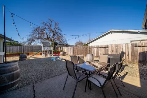Exterior - 1254 Beltline Rd, Redding, CA 96003 photo 5 of 9