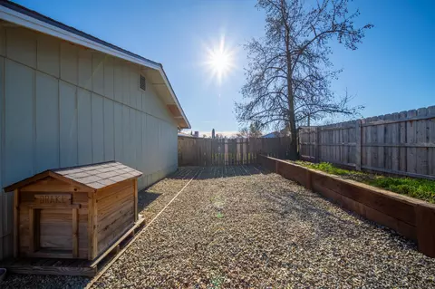 Exterior - 1254 Beltline Rd, Redding, CA 96003 photo 7 of 9