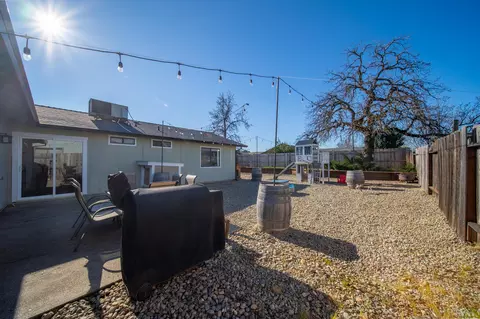 Exterior - 1254 Beltline Rd, Redding, CA 96003 photo 4 of 9