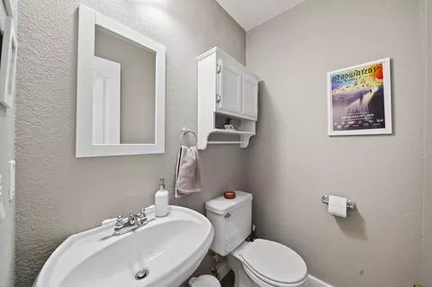 Bath - 9057 Simmons Rd, Redding, CA 96001 photo 1 of 6