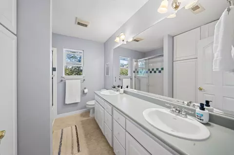Bath - 9057 Simmons Rd, Redding, CA 96001 photo 4 of 6