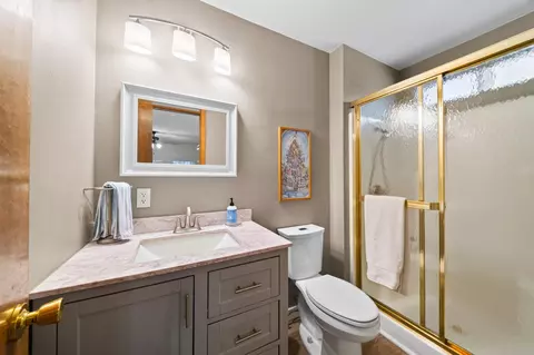 Bath - 9057 Simmons Rd, Redding, CA 96001 photo 6 of 6