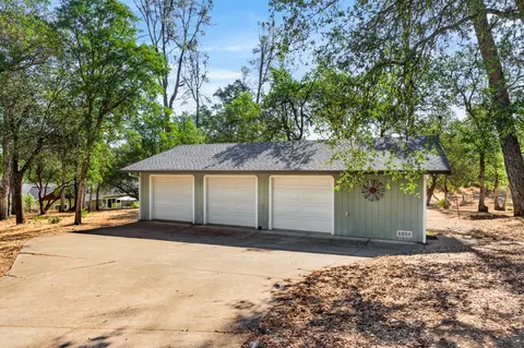 Exterior - 9057 Simmons Rd, Redding, CA 96001 photo 10 of 18