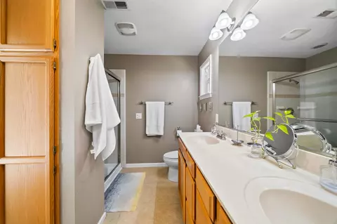 Bath - 9057 Simmons Rd, Redding, CA 96001 photo 2 of 6