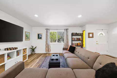 Living - 9057 Simmons Rd, Redding, CA 96001 photo 3 of 4