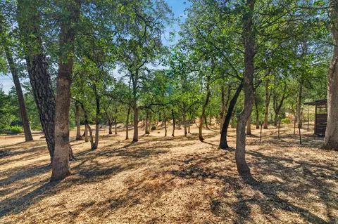 Exterior - 9057 Simmons Rd, Redding, CA 96001 photo 14 of 18