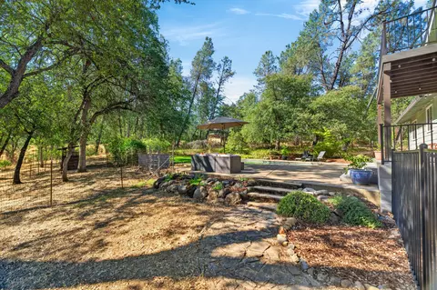 Exterior - 9057 Simmons Rd, Redding, CA 96001 photo 13 of 18