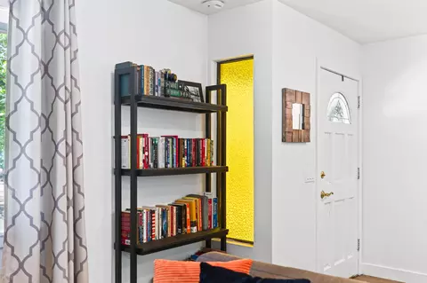 Entry Way - 9057 Simmons Rd, Redding, CA 96001 photo 2 of 5