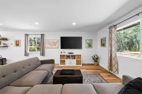 Living - 9057 Simmons Rd, Redding, CA 96001 photo 2 of 4