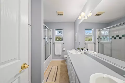 Bath - 9057 Simmons Rd, Redding, CA 96001 photo 5 of 6