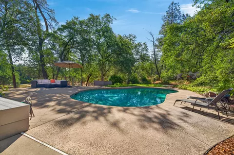Exterior - 9057 Simmons Rd, Redding, CA 96001 photo 7 of 18