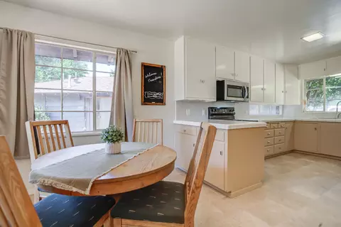 Dining - 107 Sherman Dr, Red Bluff, CA 96080 photo 2 of 3